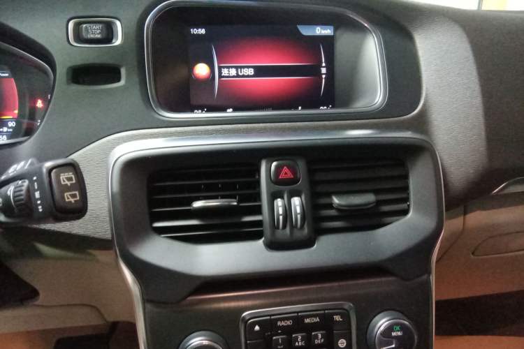 Used Volvo V40 2015 1.6T Zhiyi Edition
