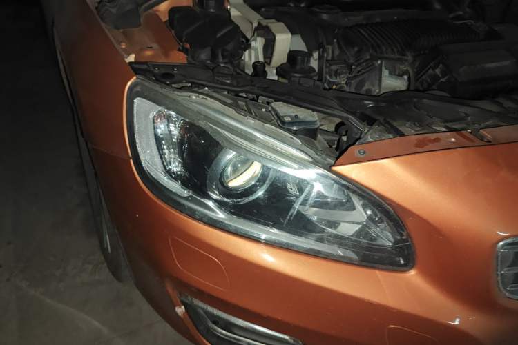 Used Volvo S60 2015 S60L 2.0T Zhiyuan Edition
