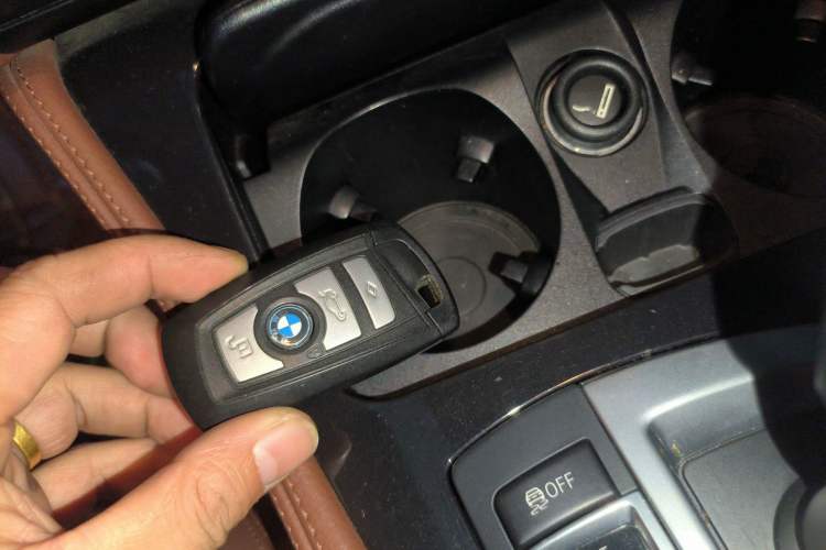 Used BMW 5 Series 2014 520Li Elegant Model
