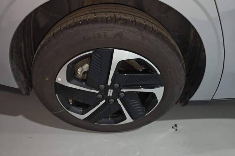 Used  L6 2023 125km MAX