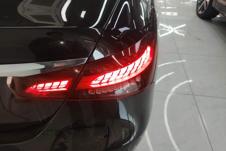 Used Mercedes-Benz E-Class New Energy 2022 E 350 e L Plug-in Hybrid Sports Sedan