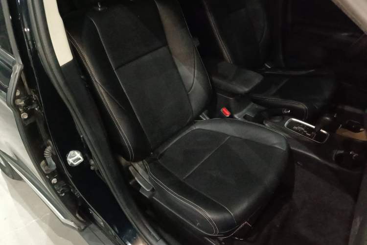 Used Mitsubishi Outlander 2016 2.0L Two-Wheel Drive Fashion Edition 5 Seats