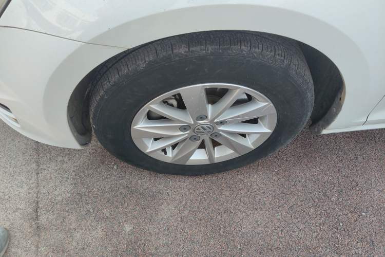 Used Volkswagen Golf 2016 1.6L Automatic Fashion Model
