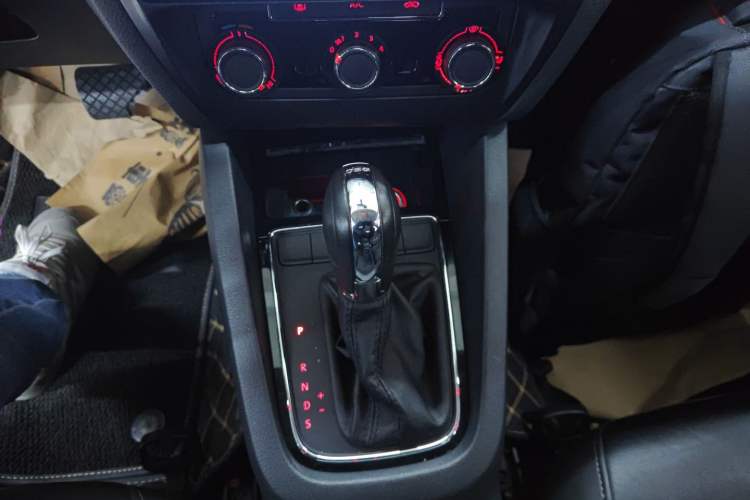 Used Volkswagen Sagitar 2016 230TSI 25th Anniversary Edition
