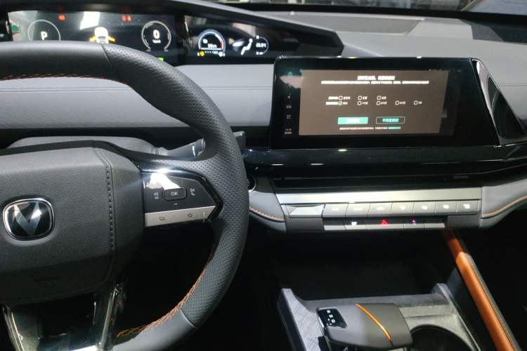 Used Changan UNI-V iDD 2023 ZhiDian iDD 1.5T 113km Smart & Fun Version
