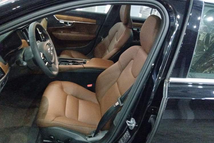 Used Volvo S90 2024 B5 Zhiyi Luxury Edition
