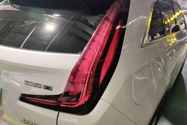 Used Cadillac XT4 2018 28T Two-Wheel Drive Leading Version
