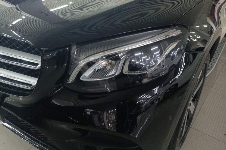 Used Mercedes-Benz GLC 2018 Facelift GLC 260 4MATIC Luxury Edition
