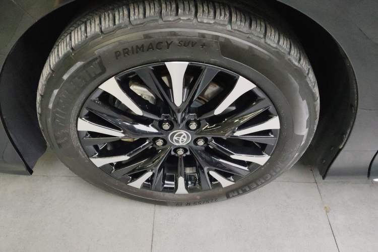 Used Toyota Alphard 2024 Dual-Engine 2.5L Deluxe Edition
