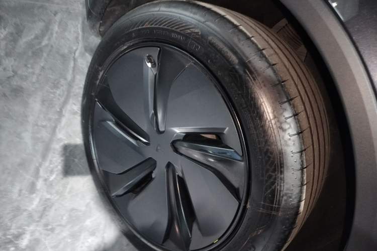 Used Tesla Model Y 2025 Rear-Wheel-Drive Version
