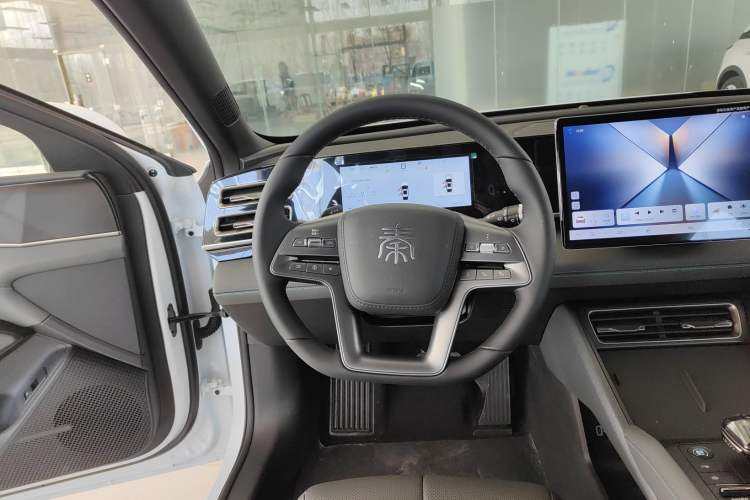 Used BYD Qin L 2025 DM-i Smart Drive 80KM Leading Model