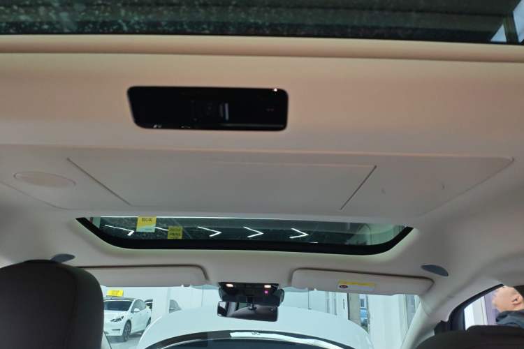 Used Li Auto MEGA 2024 Ultra Model
