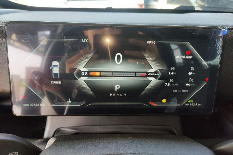 Used JMC DaDao 2023 Pursuer 2.3T Diesel Automatic 4x4 Standard-Wheel Prestige Model
