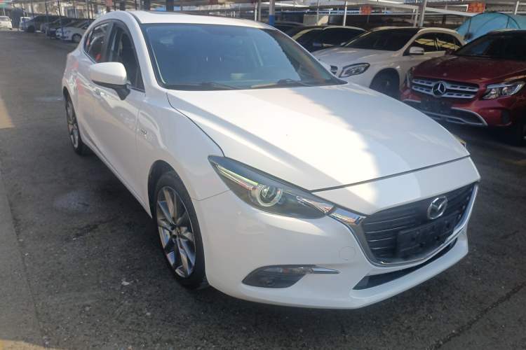 Used Mazda Mazda 3 Axela 2019 Cloud-Controlled Version Hatchback 2.0L Automatic Luxury Model China VI Standard
