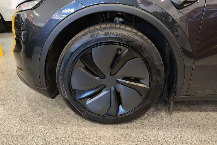 Used Tesla Model Y 2025 Long-Range All-Wheel Drive First Edition
