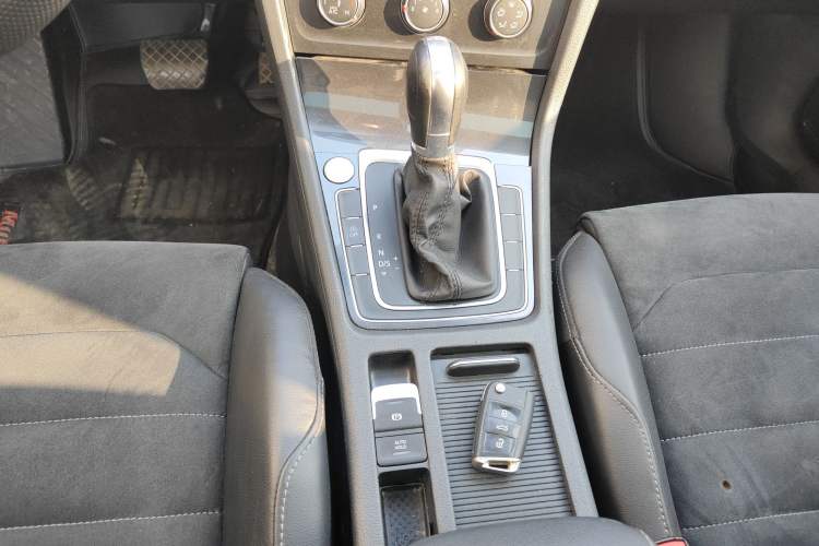 Used Volkswagen Golf 2018 230TSI Automatic Luxury Version
