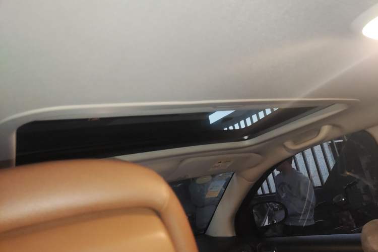 Used  Compass 2014 Revised Version 2.4L Four-Wheel Drive Luxury Navigation Edition
