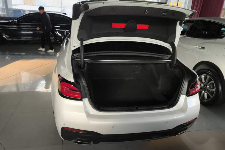 Used BMW 5 Series 2022 Second Facelift 525Li M Sport Package
