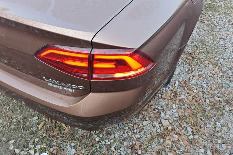 Used Volkswagen Lamando 2015 230TSI Manual Trend Edition
