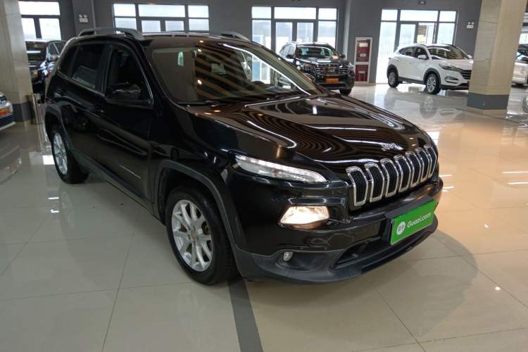 Used  Cherokee 2016 2.0L Superior Edition
