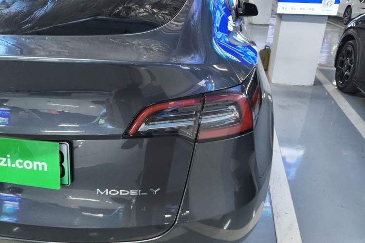 Used Tesla Model Y 2021 Long-Range All-Wheel-Drive Version 3D7
