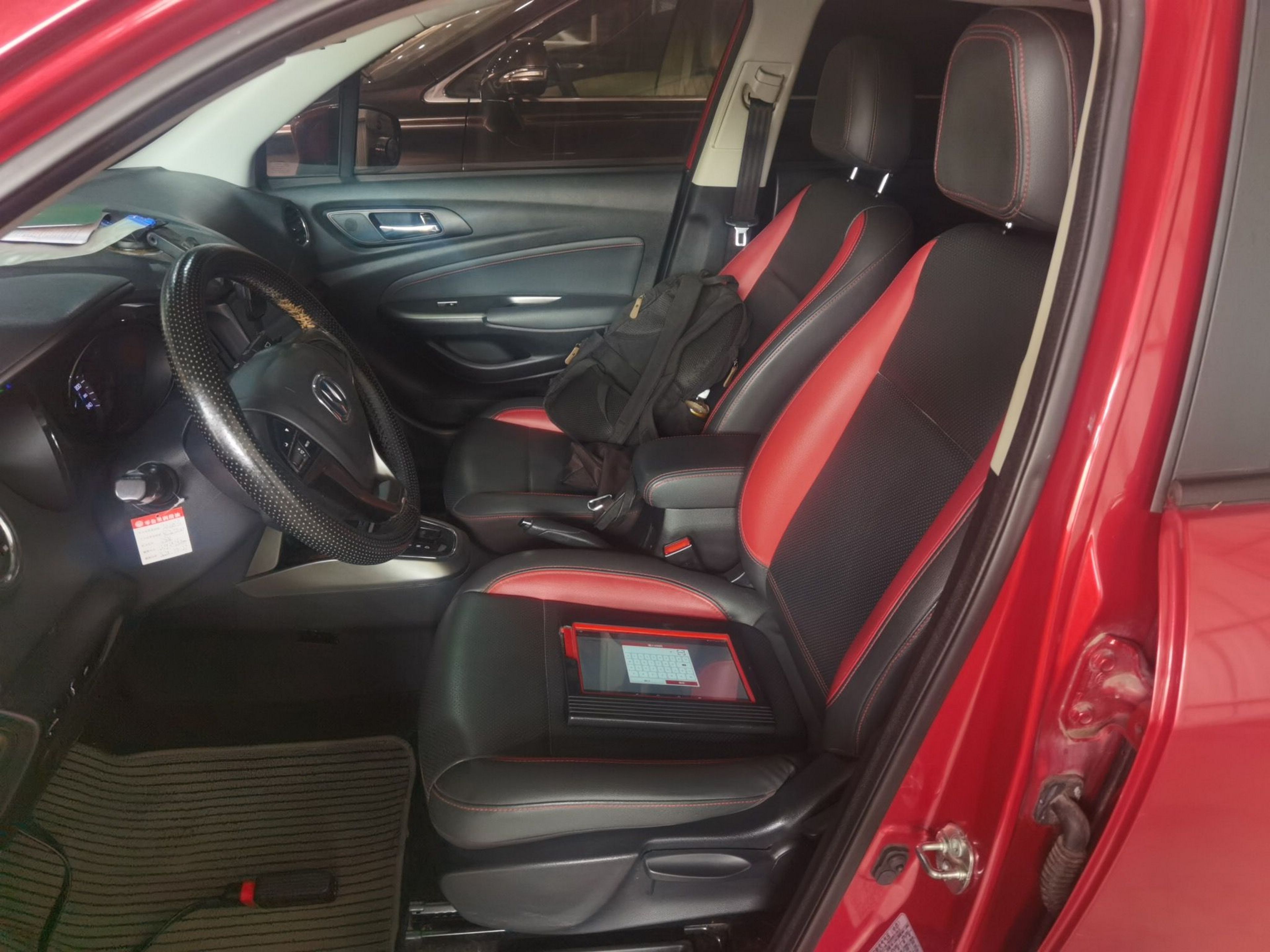 Переднее сиденье в автомобиле