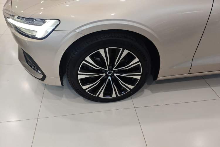 Used Volvo S60 2023 B4 Zhiyuan Luxury Edition
