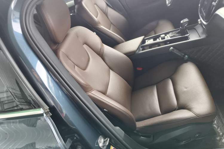 Used Volvo S60 2021 T4 Zhiyi Luxury Edition
