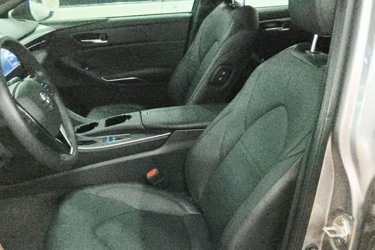 Used Toyota Avalon 2019 Dual-Engine 2.5L Luxury Edition China VI Standard