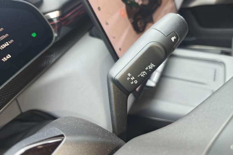 Used Zeekr 7X 2025 100 kWh Long-Range Rear-Wheel Drive with Intelligent Driving Features
