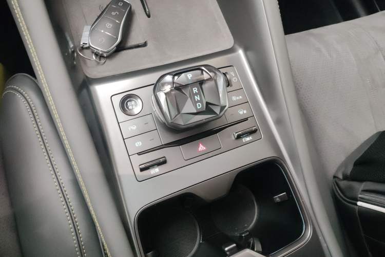 Used BYD Song L EV 2025 Intelligent Driving Version 602 km Range LiDAR-equipped All-Wheel-Drive Type
