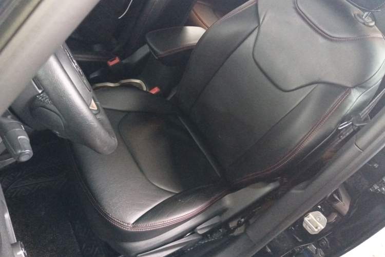 Used  Renegade 2018 Connected Large Screen Version 180T Automatic High-Energy Edition
