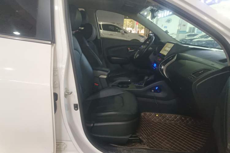 Used Hyundai ix35 2013 2.0L Automatic Two-Wheel Drive Smart GLS China IV Standard
