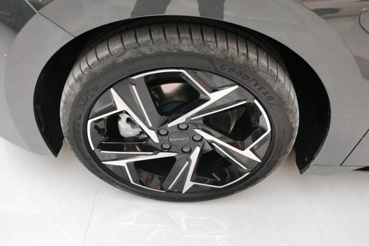 Used Lynk & Co 07 2024 EM-P 126 Long-Range Halo