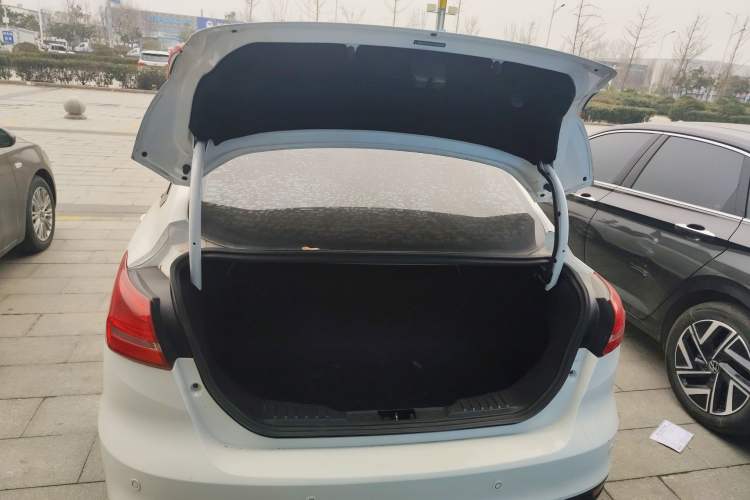 Used Ford Focus 2017 Sedan 1.6L Automatic Fashion Edition Smart Drive Version
