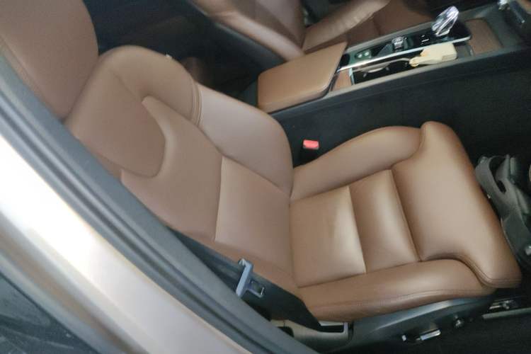 Used Volvo XC60 2024 B5 4x4 Smart Luxury Edition
