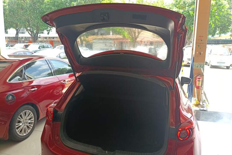 Used Mazda Mazda 3 Axela 2017 Hatchback 1.5L Automatic Luxury Model Emission Standard China V
