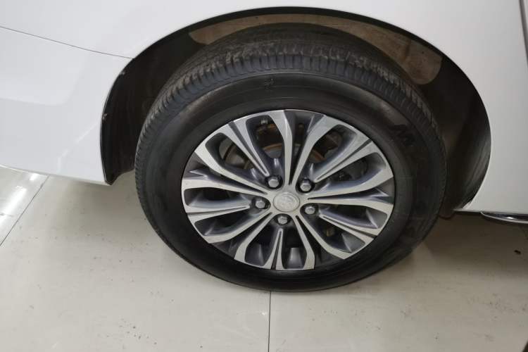 Used Buick GL8 2023 Facelifted Land Cruiser Executive Luxury Version
