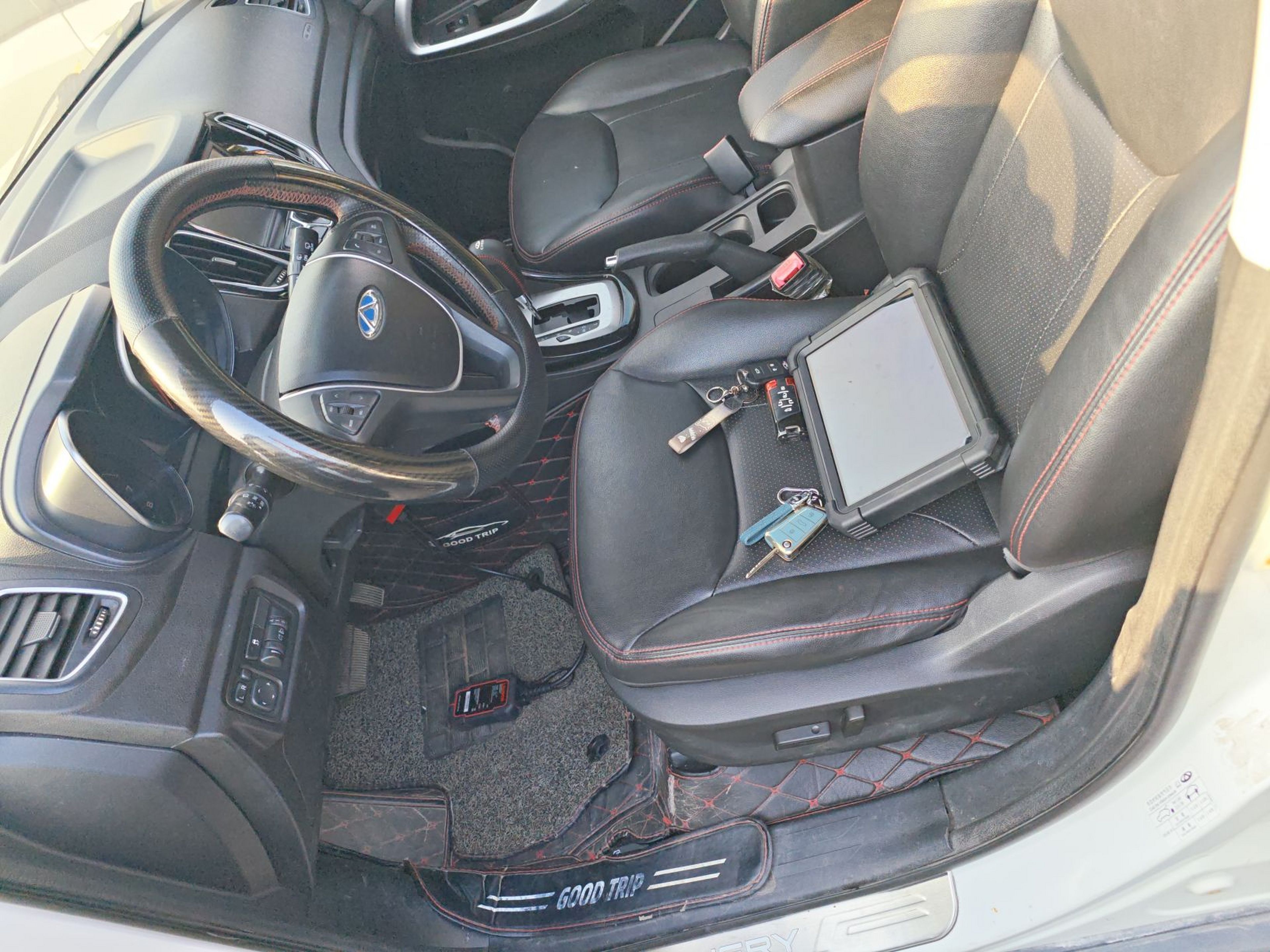 المقاعد الأمامية داخل السيارة