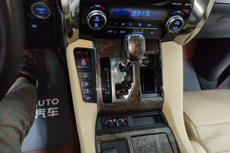 Used Toyota Vellfire 2019 Dual-Engine 2.5L HV Prestige Edition
