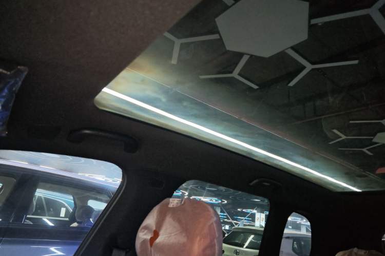 Used  Q07 2025 215 Prestige Edition