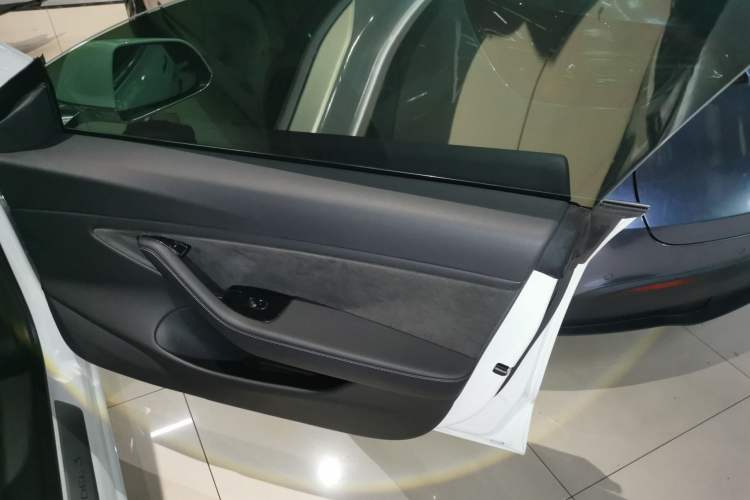 Used Tesla Model 3 2019 Long-Range All-Wheel-Drive Version
