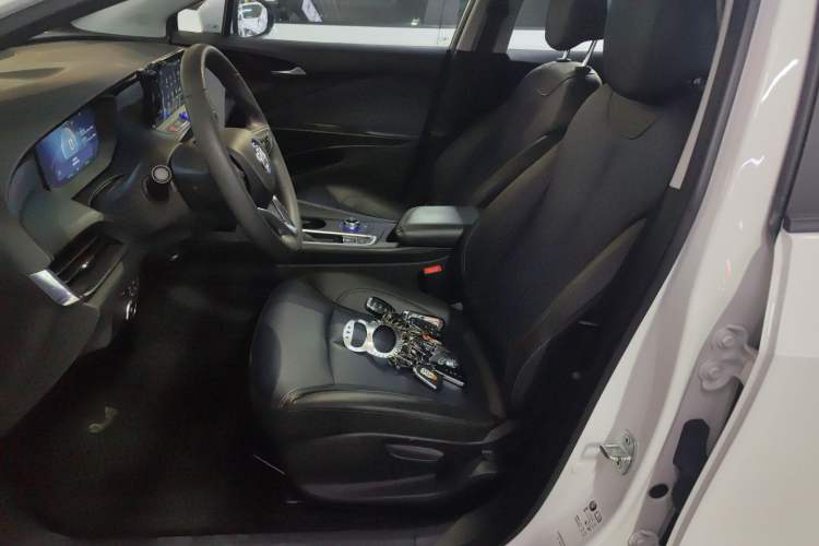 Used Buick Velite 6 2023 430km Range Commuter Version
