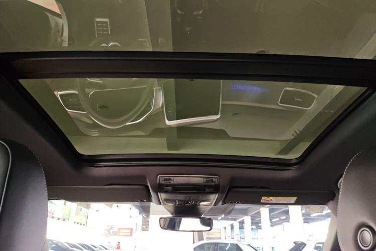 Used Volkswagen T-ROC 2023 300TSI DSG Two-Wheel-Drive Chen Guang Edition
