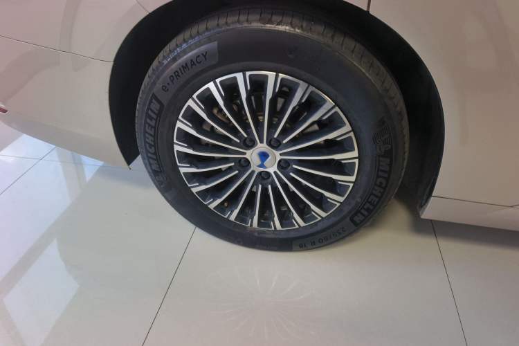 Used Denza D9 2022 EV 620 Prestige Model