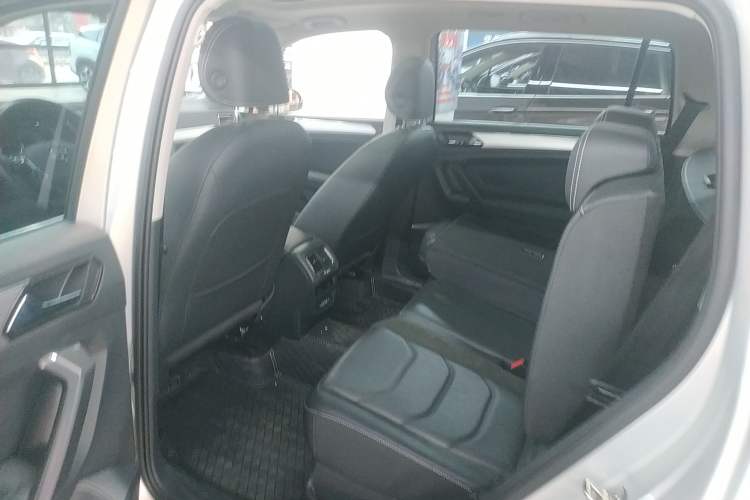 Used Volkswagen Tiguan L 2020 330TSI Automatic Two-Wheel Drive Panoramic Comfort Edition China VI Standard
