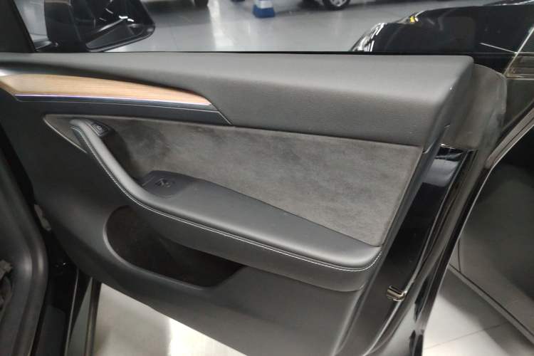 Used Tesla Model Y 2021 Standard Range Rear-Wheel Drive Version
