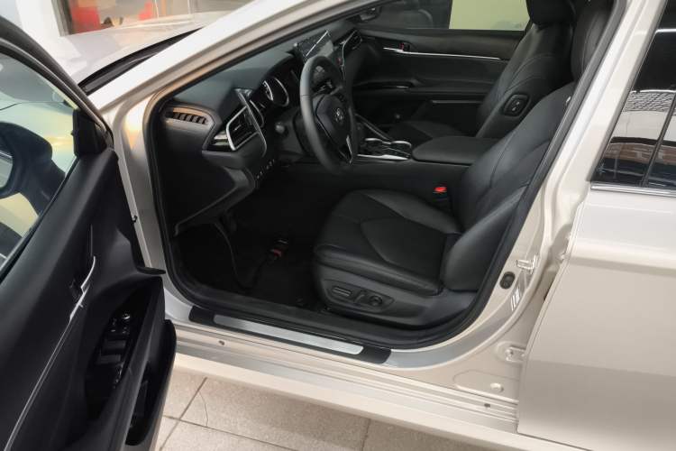 Used Toyota Camry 2021 2.0G Luxury Edition
