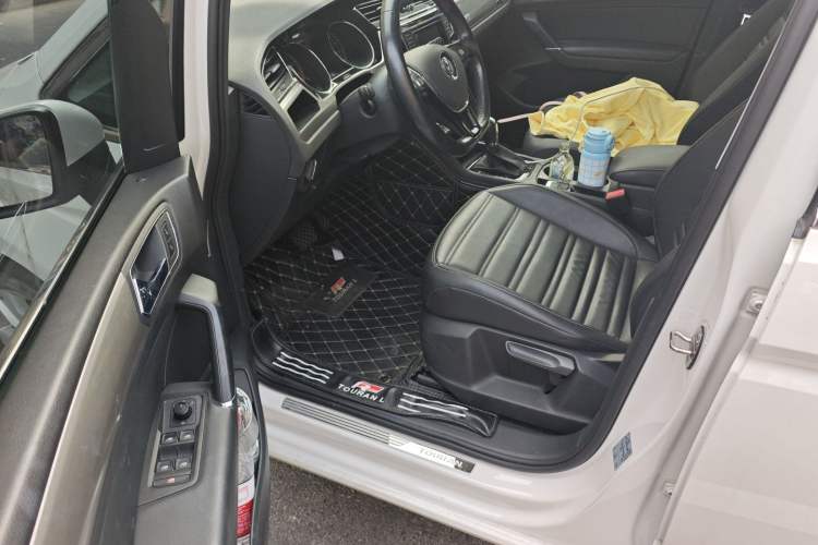 Used Volkswagen Touran 2016 Volkswagen Touran L 280TSI DSG Comfort Edition
