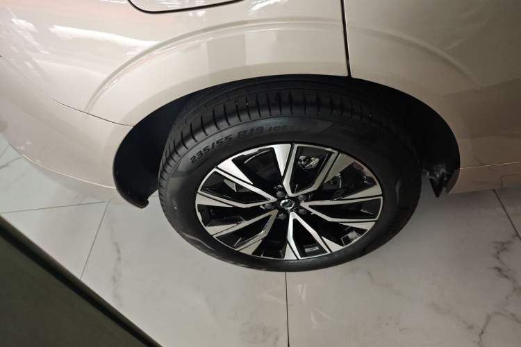 Used Volvo XC60 2024 B5 4x4 Smart Luxury Edition